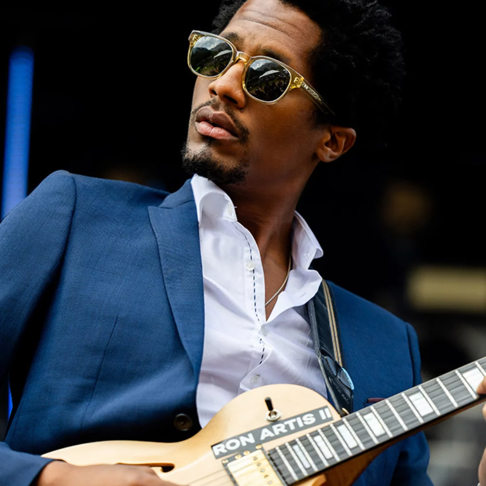 ron-artis-ii-vertical