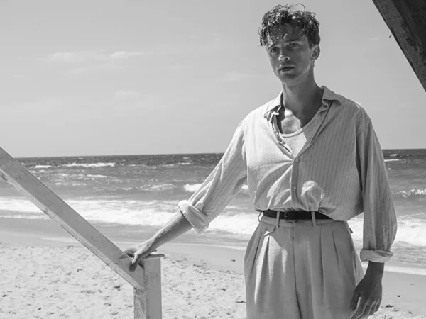 l'étranger-horizontal